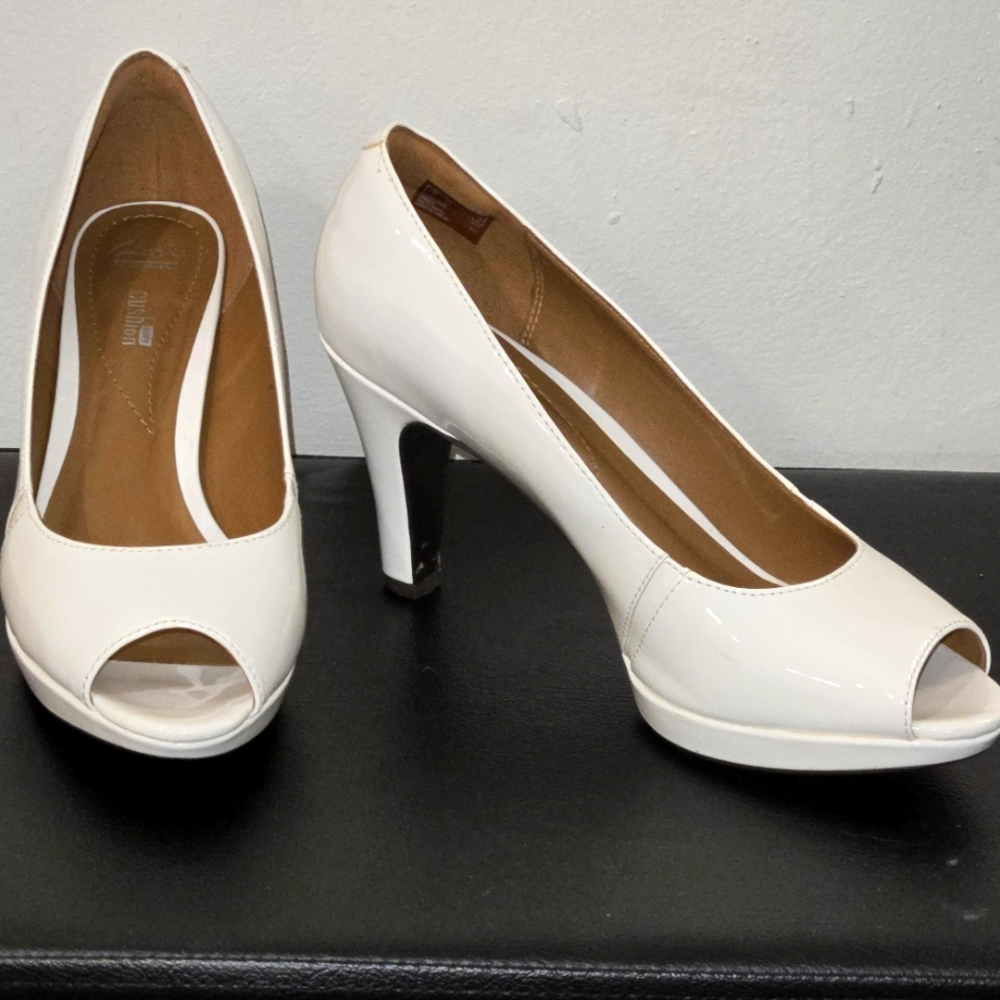 Clarks Collection White Patent Leather, Peep Toe Heels Size 9.5